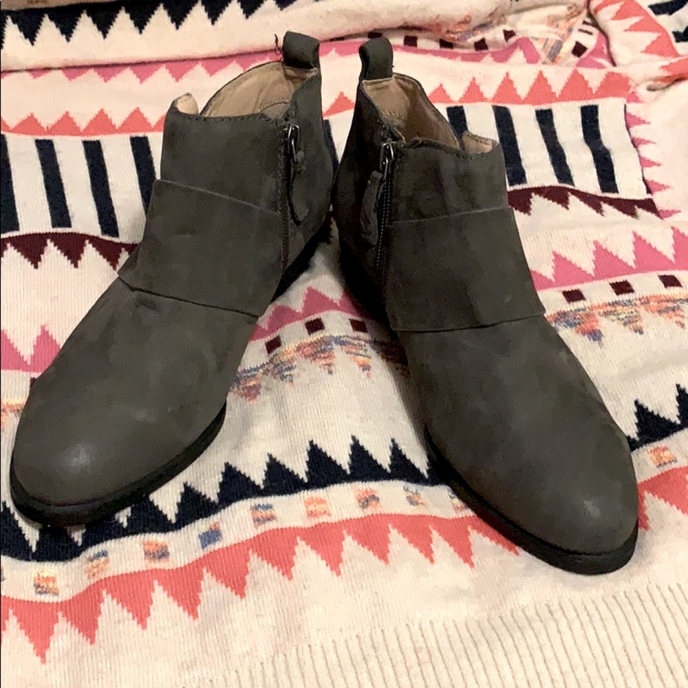 5.5 Gray Suede Leather Booties
